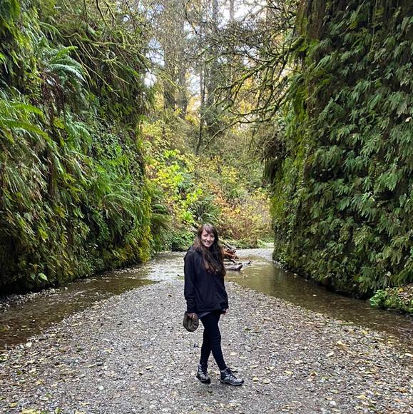 Meet your Posher, Amy - Picture 1 of 1